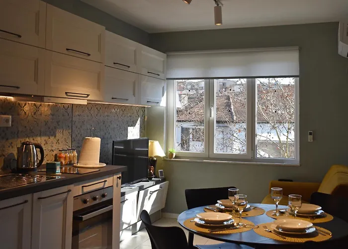 Fit Five Apartment